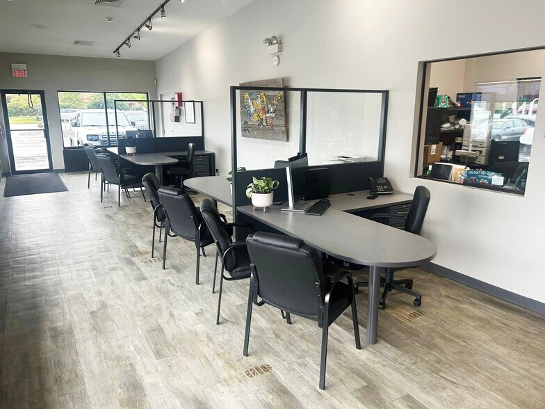 More Photos Of 19915 S La Grange Rd, Frankfort Auto Dealership For Lease