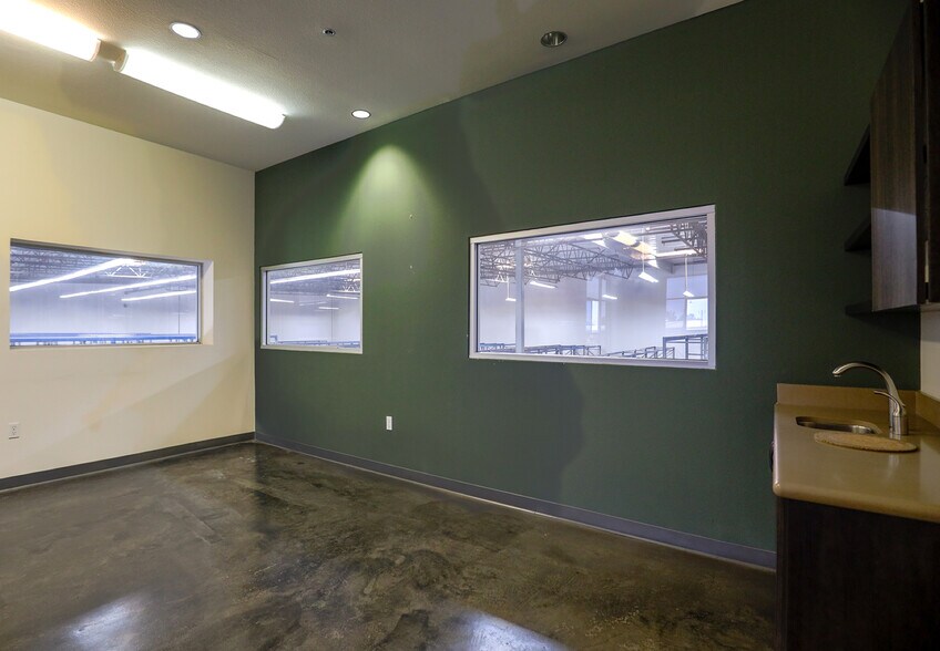 More Photos Of 1807 E 48th Pl, Los Angeles Warehouse For Lease