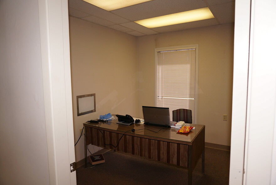 More Photos Of 3505 Behrman Pl, New Orleans Office For Sale