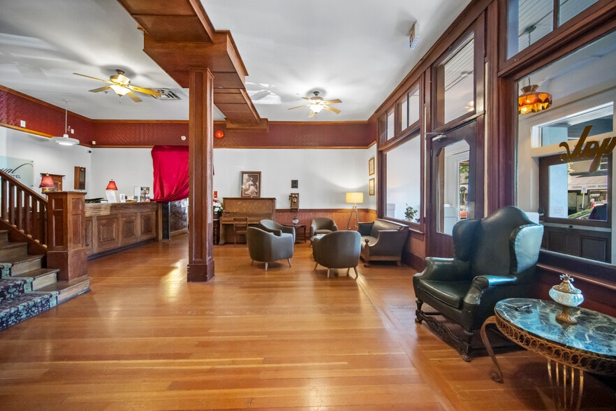 More Photos Of 45886 Wellington Ave, Chilliwack Hotel For Sale