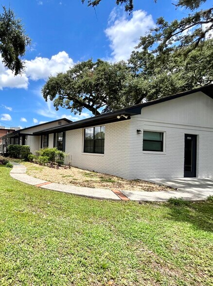 More Photos Of 115 Lithia Pinecrest Rd, Brandon Medical For Lease