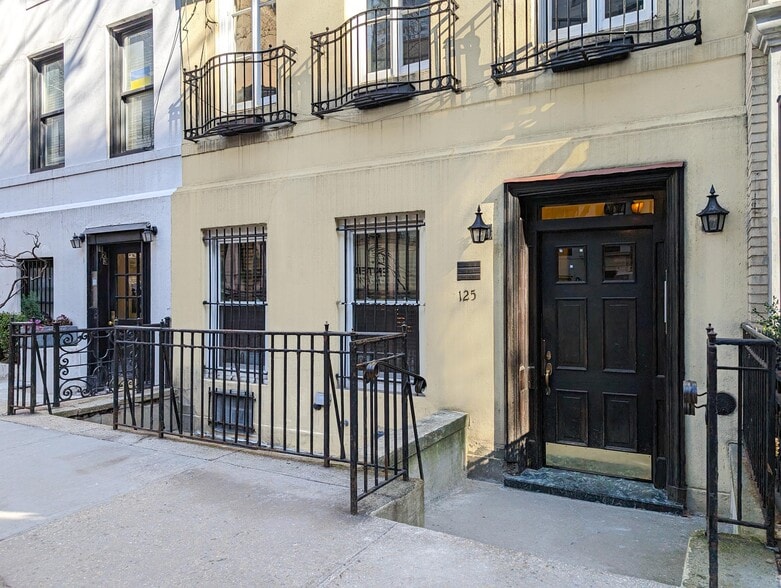 More Photos Of 125 E 64th St, New York Apartments For Sale