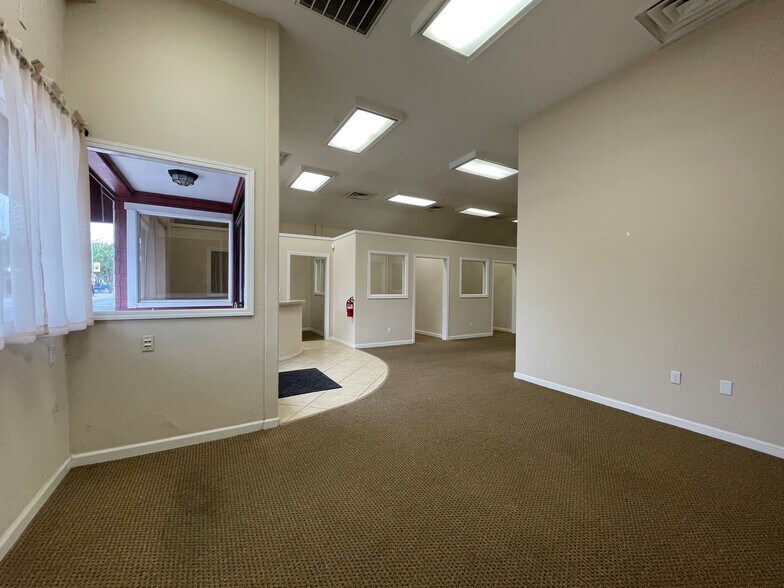 More Photos Of 130 W A St, Dixon Office For Lease