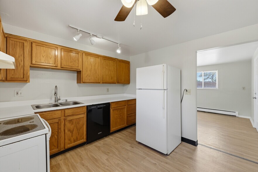More Photos Of 4060 Airport Rd, Colorado Springs Apartments For Sale