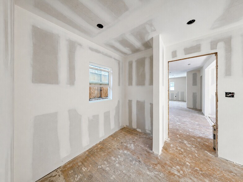 More Photos Of 14426 Friar St, Van Nuys Storefront For Sale