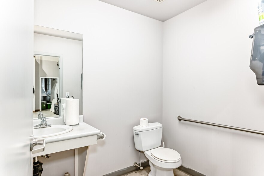 More Photos Of 116 Orchard Way, Strathmore Service For Lease