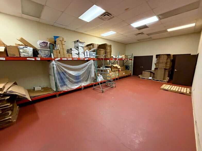 More Photos Of 9019 Governors Row, Dallas Food Processing For Lease