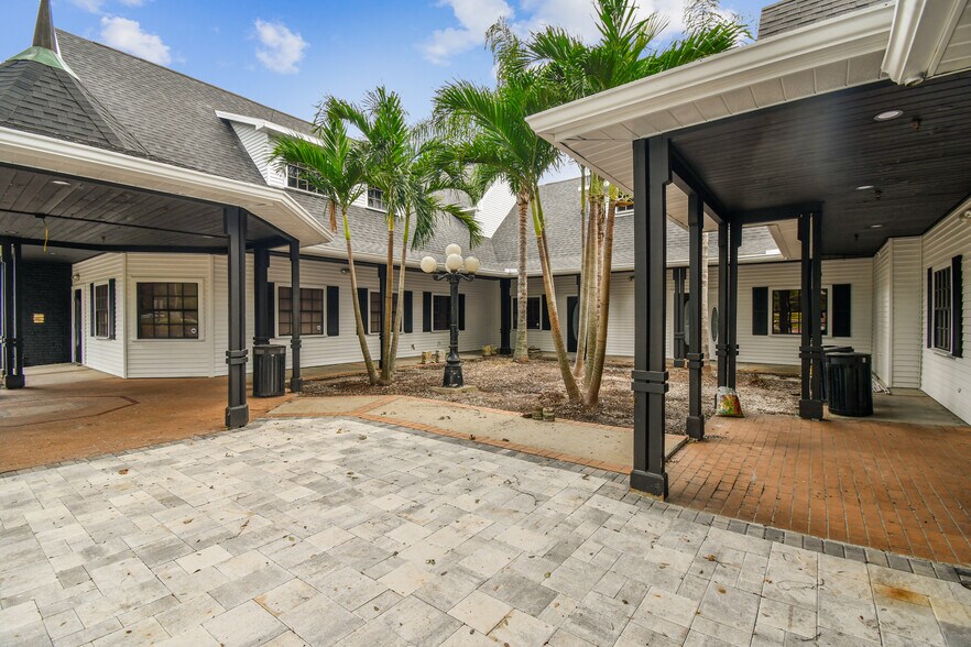 More Photos Of 300 E Bay Dr, Largo Office For Lease