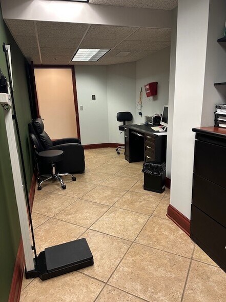 More Photos Of 707 Ridgeview Dr, McHenry Flex For Sale