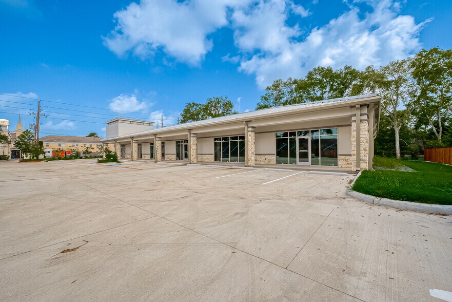 More Photos Of 910 East Ave, Katy Showroom For Lease