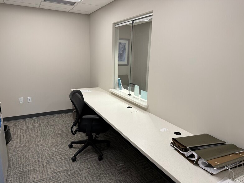 More Photos Of 4025 Westmark Dr, Dubuque Office For Sale
