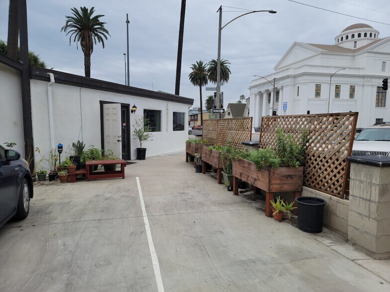 More Photos Of 702 Cedar Ave, Long Beach Storefront Retail Residential For Sale