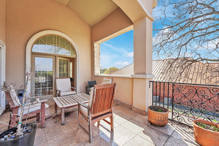 More Photos Of 3202 N Shiloh Rd, Garland Office For Sale