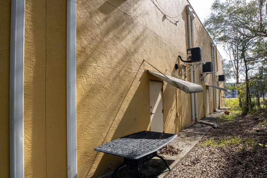 More Photos Of 461 Forrest Ave, Cocoa Warehouse For Lease