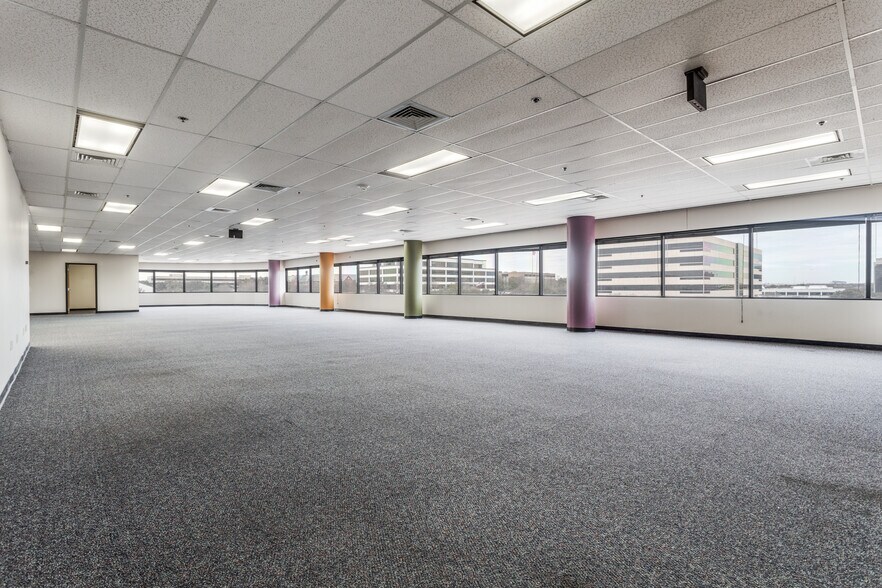 More Photos Of 5601 Executive Dr, Irving Office For Sale