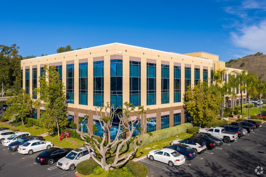 More Photos Of 1 Spectrum Pointe Dr, Lake Forest Office For Lease