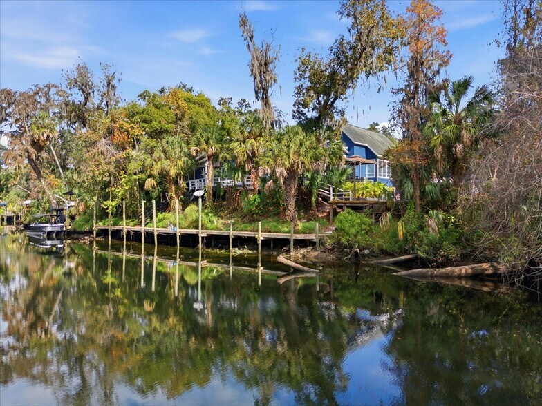 More Photos Of 4703 Rambling River Rd, Brandon Specialty For Sale