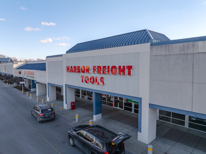 More Photos Of 4200 S East St, Indianapolis Unknown For Lease