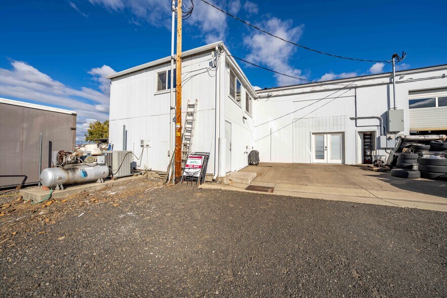 More Photos Of 3811 Crater Lake Hwy, Medford Warehouse For Sale