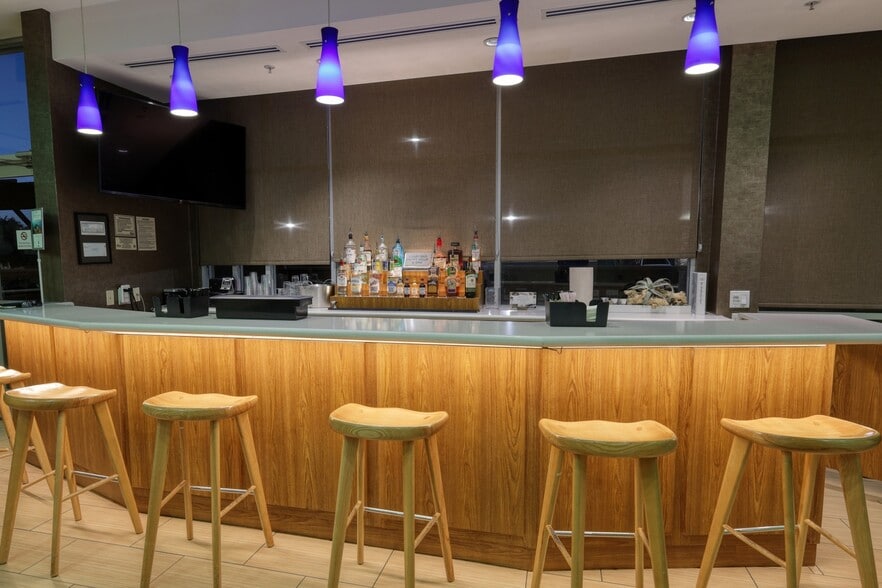 More Photos Of 2120 Nasa 1 Rd, Seabrook Hotel For Sale