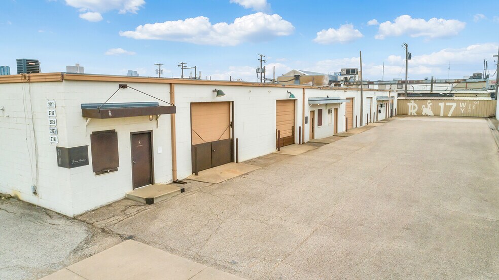 More Photos Of 2711-2725 Cullen St, Fort Worth Distribution For Lease
