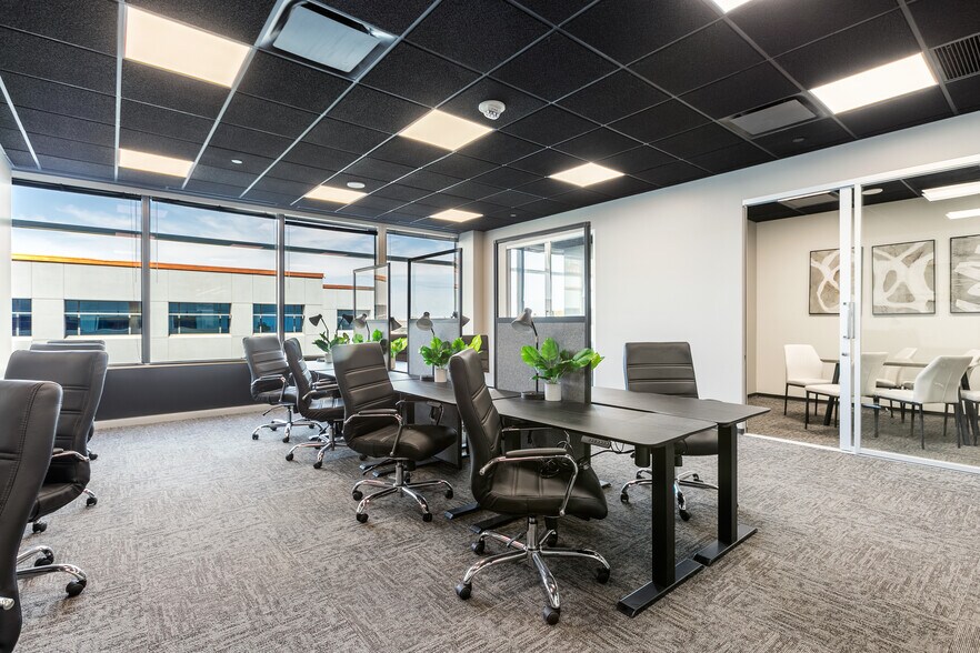 More Photos Of 2325 E Camelback Rd, Phoenix Coworking Space