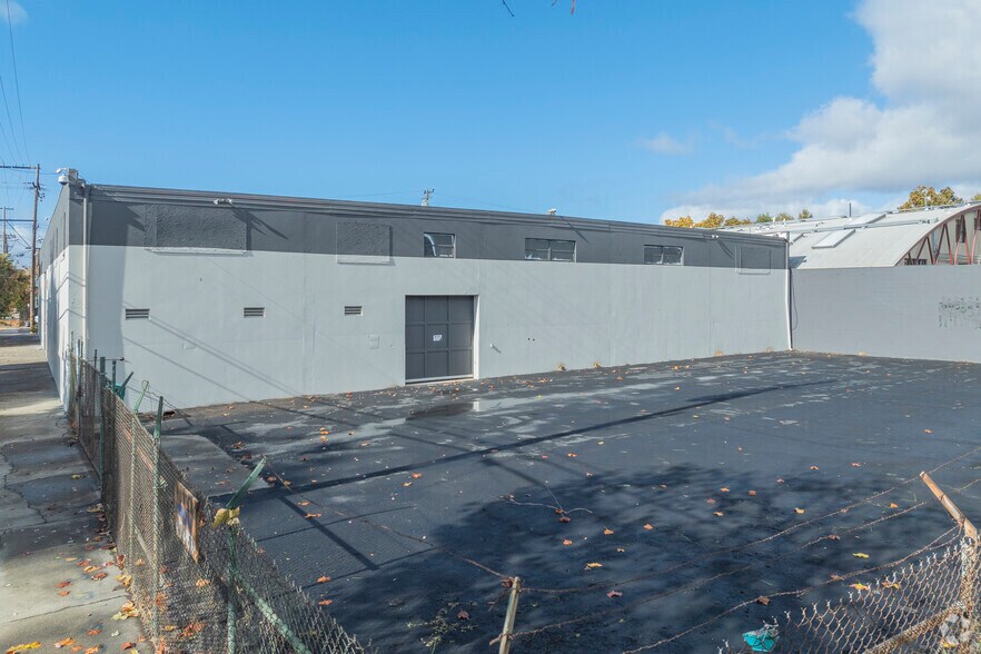 More Photos Of 1680 14th St, Oakland Warehouse For Sale