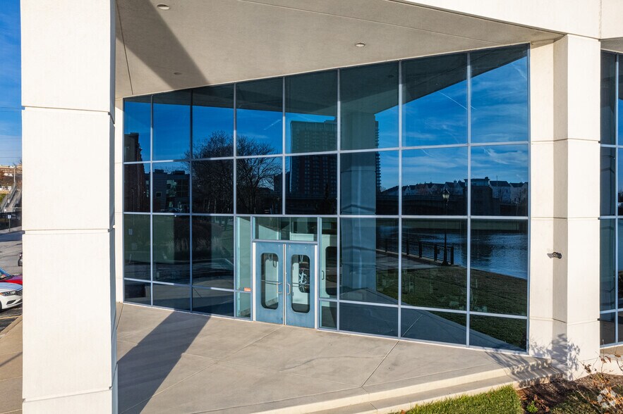 More Photos Of 110 S Poplar St, Wilmington Office For Sale