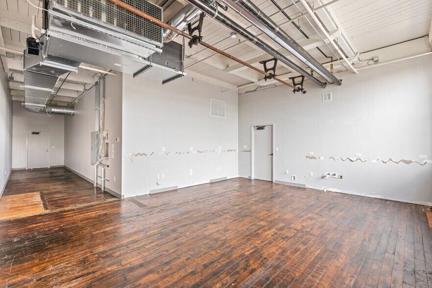 More Photos Of 205 Manufacturers Rd, Chattanooga General Retail For Lease