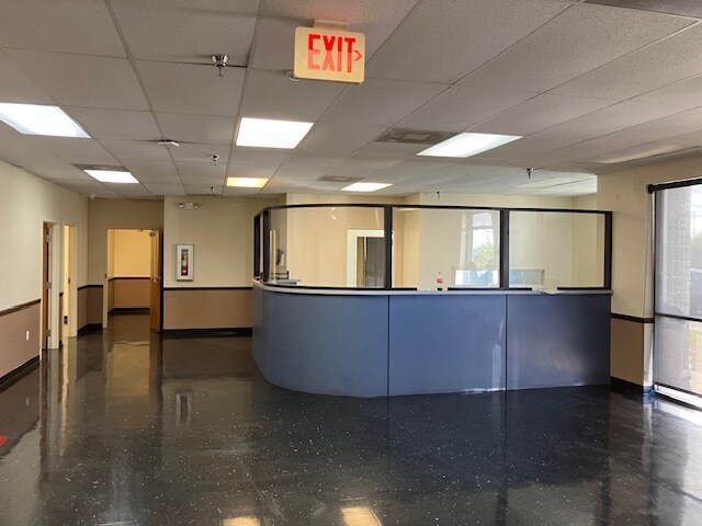 More Photos Of 4612 N 56th St, Tampa Research And Development For Lease