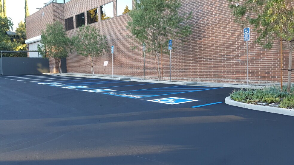 More Photos Of 1577 E Chevy Chase Dr, Glendale Medical For Lease