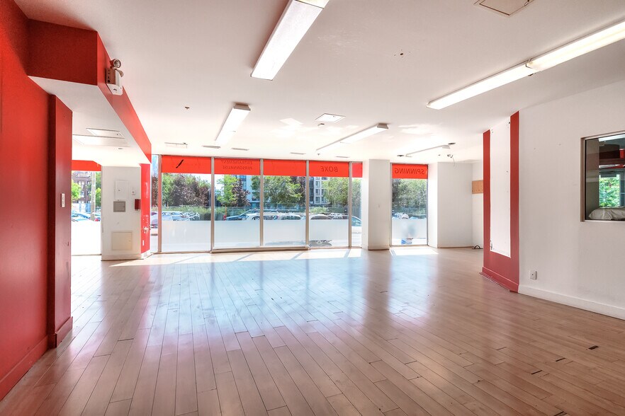 More Photos Of 7345 Boul Saint-Laurent, Montréal Storefront Retail Residential For Sale