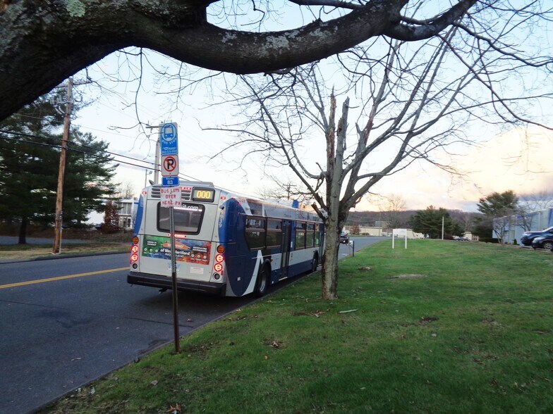 More Photos Of 2-8 Progress Dr, Manchester Warehouse For Lease