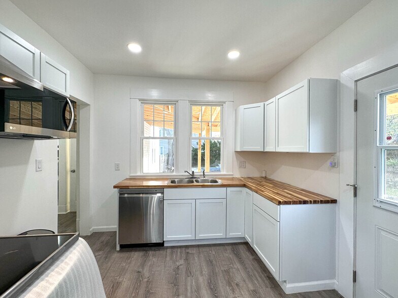 More Photos Of 2505 Genesee St, Utica Medical For Sale