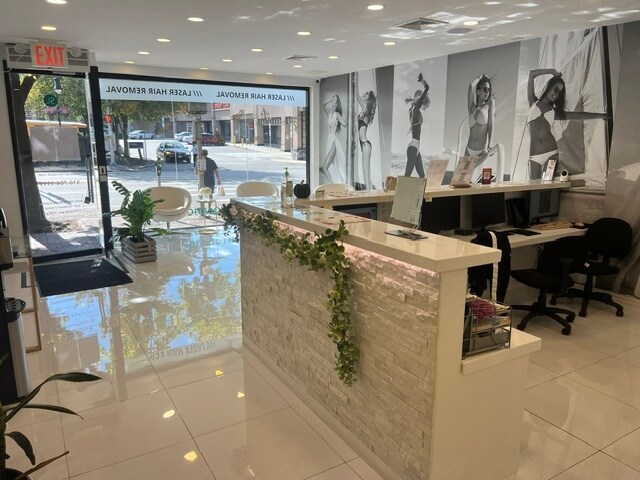 More Photos Of 33-43 Great Neck Rd, Great Neck Storefront Retail Office For Lease