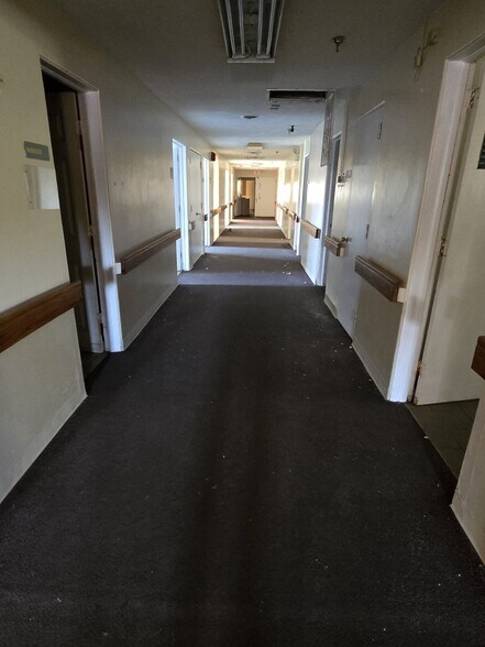 More Photos Of 913 9th Ave W, Hendersonville Skilled Nursing Facility For Sale