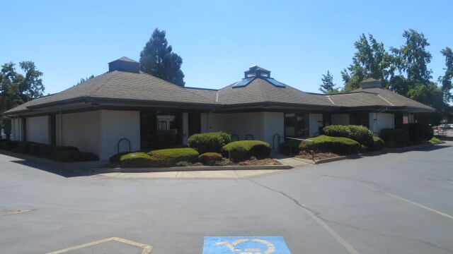More Photos Of 2475-2479 Oakmont Way, Eugene Medical For Lease