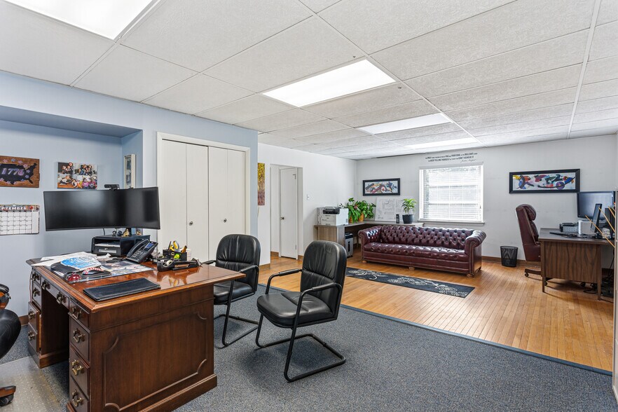 More Photos Of , Broomall Flex For Sale
