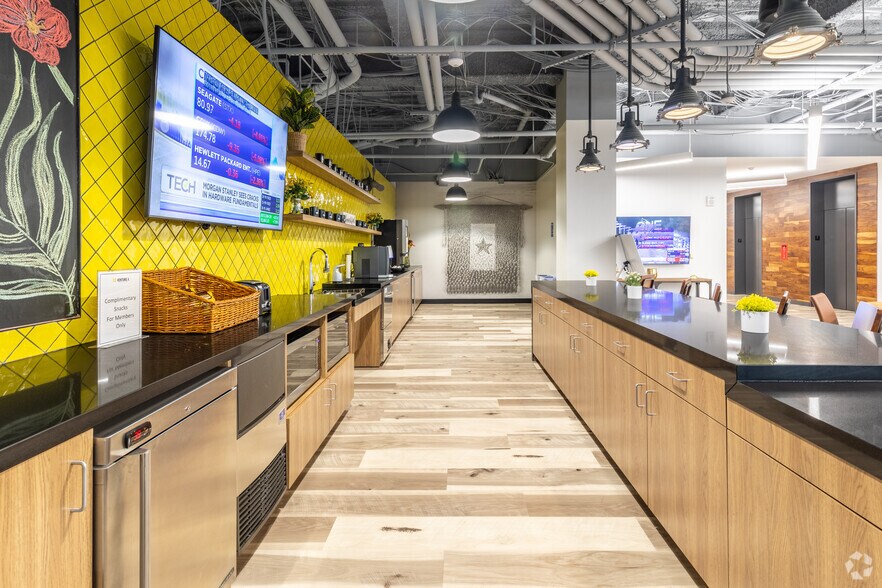 More Photos Of 2300 Wilson Blvd, Arlington Coworking Space