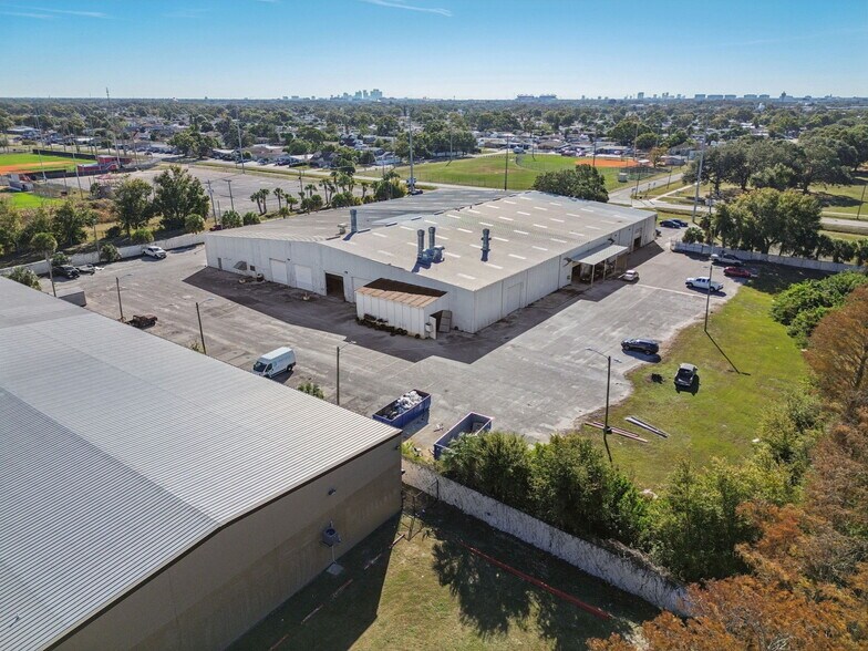 More Photos Of 4811 W Sligh Ave, Tampa Warehouse For Lease