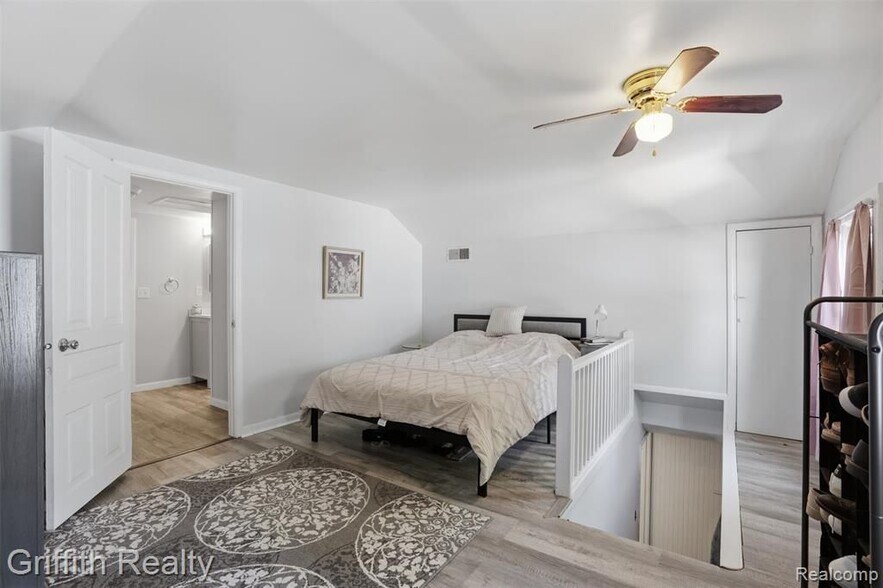 More Photos Of 131 E Main St, Vernon Religious Facility For Sale