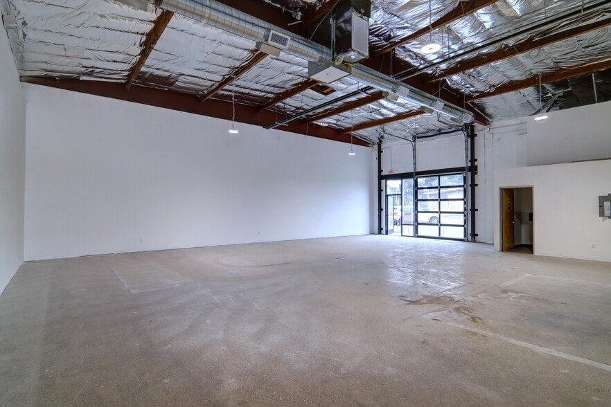 More Photos Of 3860 E Main St, Ventura Freestanding For Lease