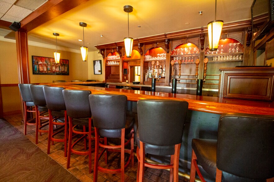 More Photos Of 5402 Portage Rd, Portage Restaurant For Lease