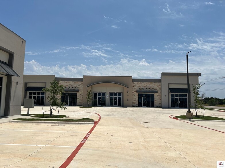 More Photos Of 700 W New Hope Dr, Cedar Park Storefront Retail Office For Lease