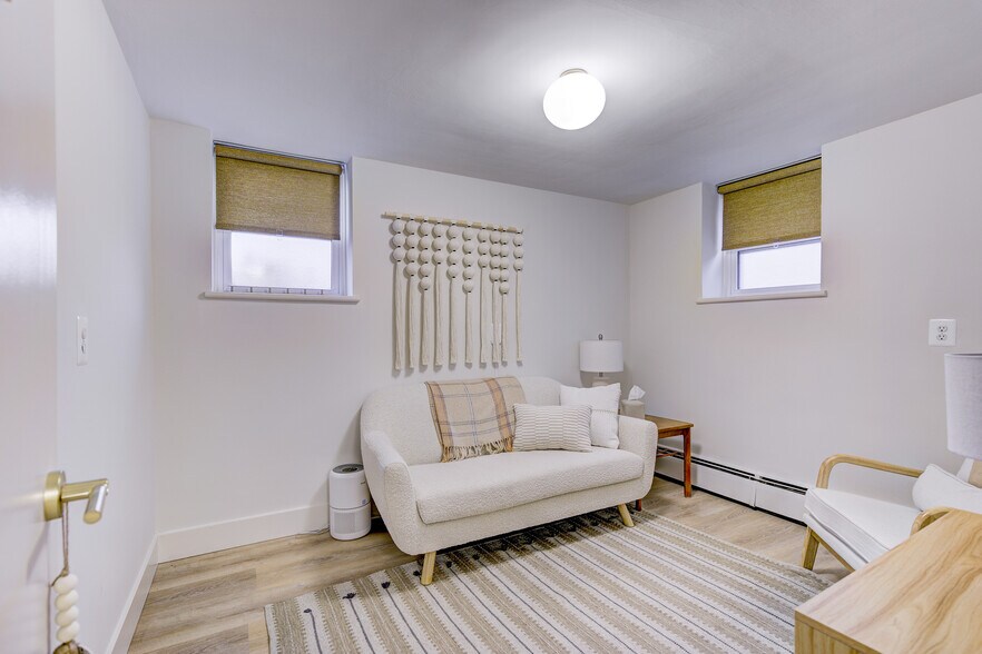 More Photos Of 8750 W 9 Mile Rd, Oak Park Office Residential For Lease