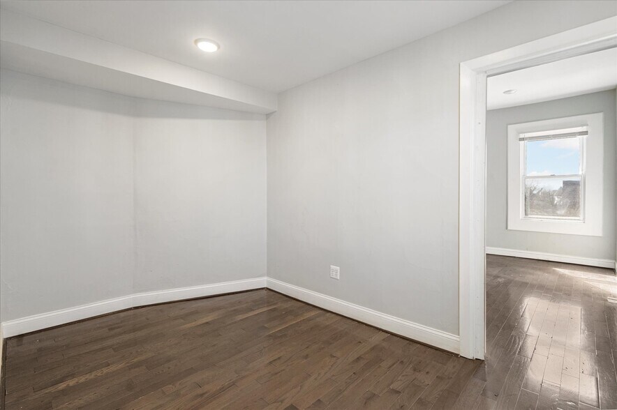 More Photos Of 204 E 25th St, Baltimore Office For Sale