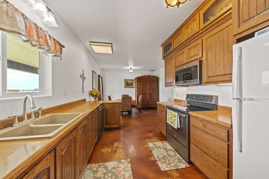 More Photos Of 14221 FM 2790, La Coste Warehouse For Sale