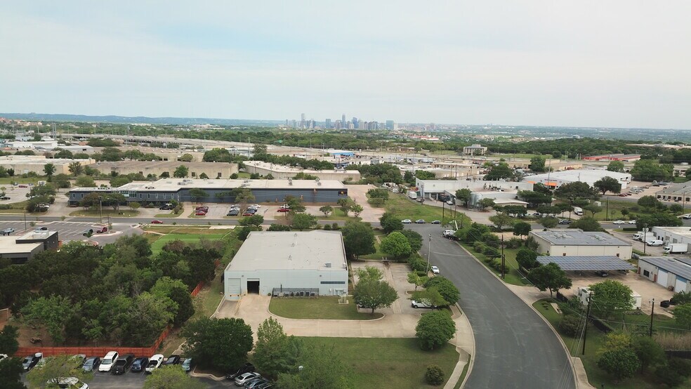 More Photos Of 3827 Promontory Point Dr, Austin Flex For Lease