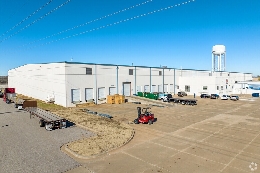 More Photos Of 600 N Sara Rd, Yukon Warehouse For Lease