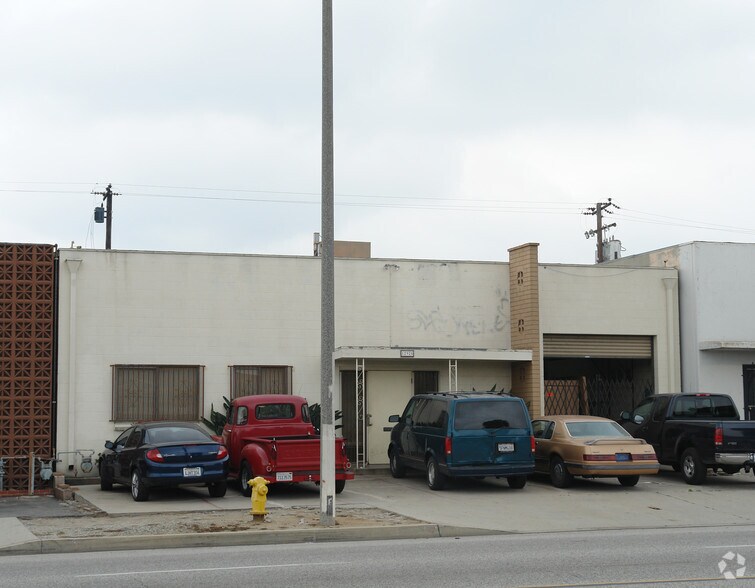 More Photos Of 12925 S Broadway, Los Angeles Warehouse For Lease